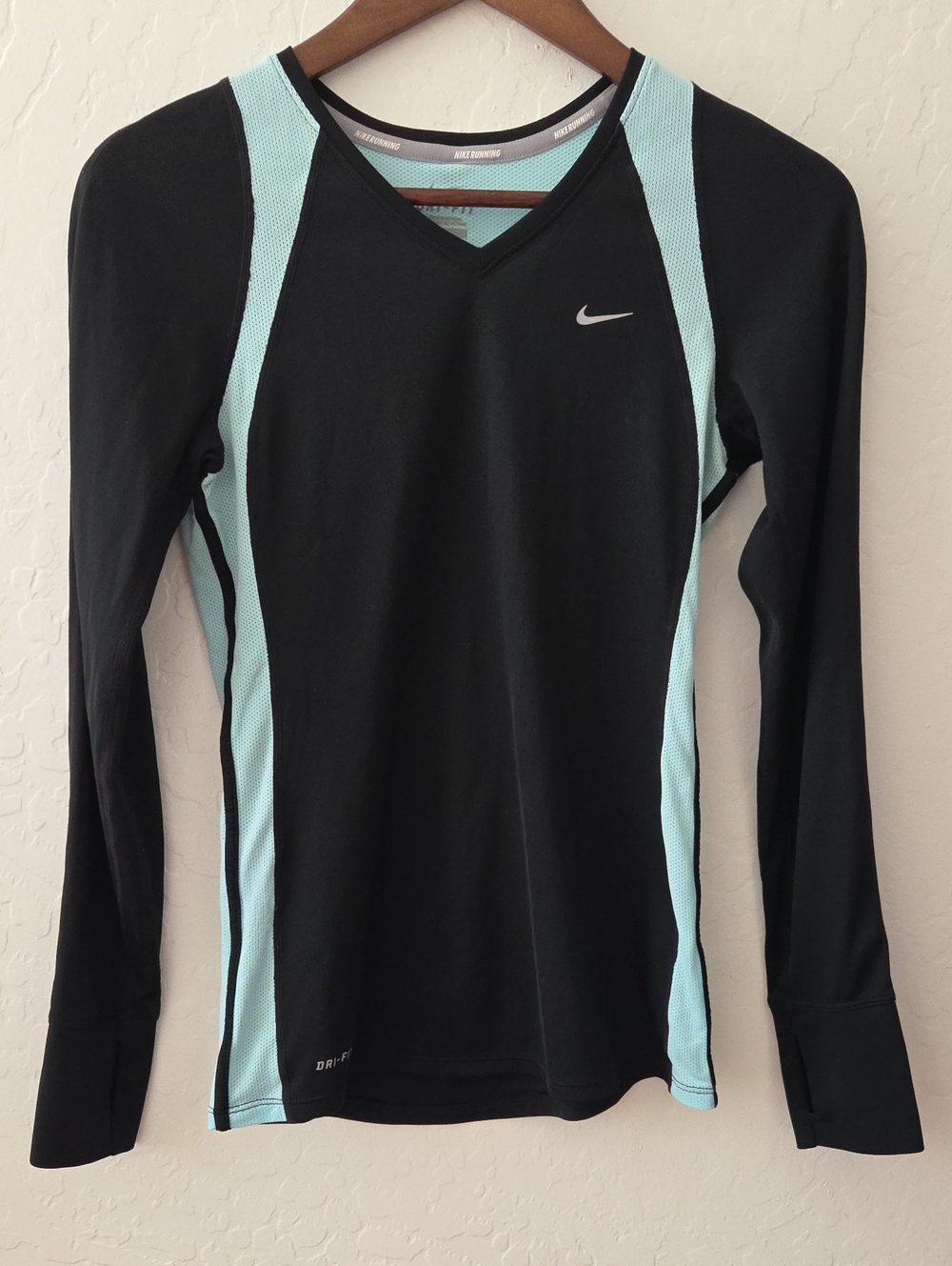 Nike Black Long-Sleeve Athletic Top with Mint Contrast Panels & Thumb Holes